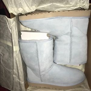 Cute 🥰 IT HAS A FEW MARKS ON IT! NOT TOO VISIBLE!